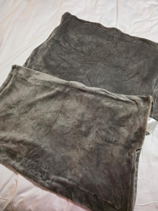  — 2 x Grey Velvet Pillow cases