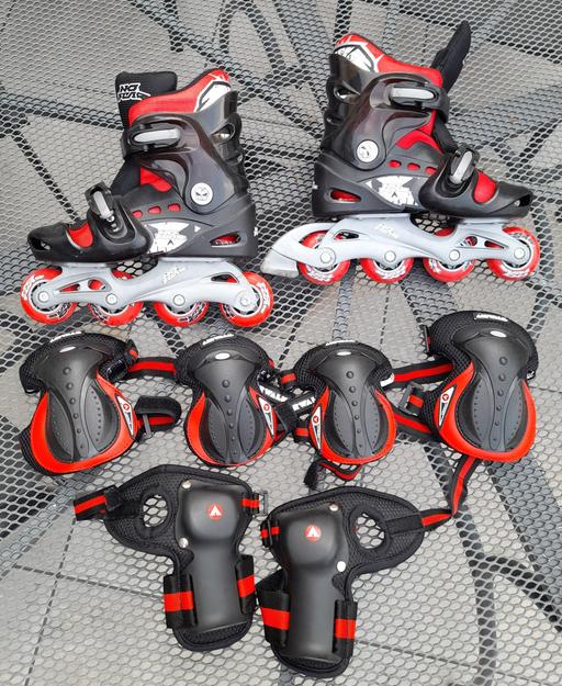  — Junior skates and safety pads set