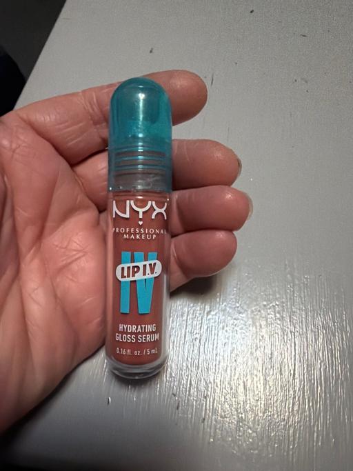  — NYX gloss serum