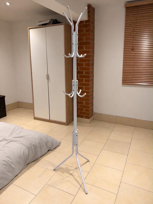  — Coat hanger