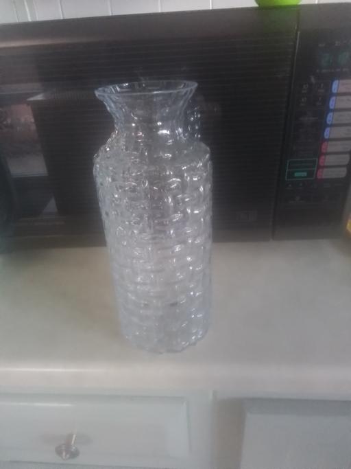  — GLASS VASE
