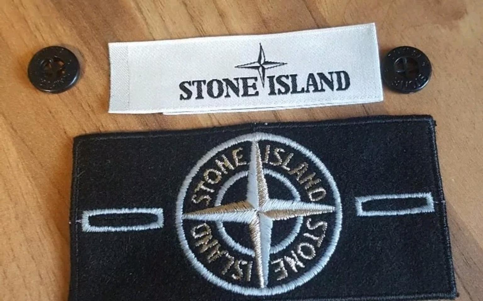 Stone Island лейбл