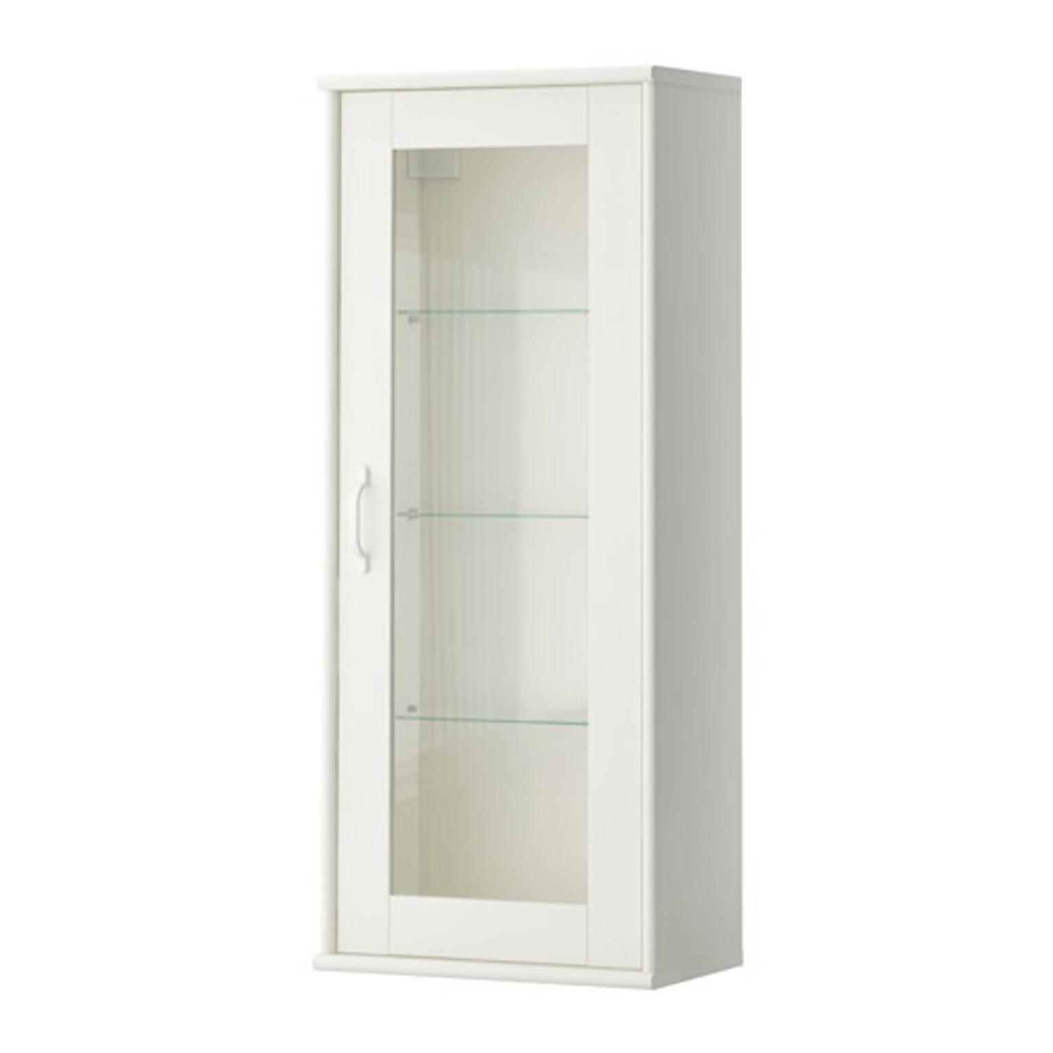 кухонный навесной шкаф со стеклянными дверцами