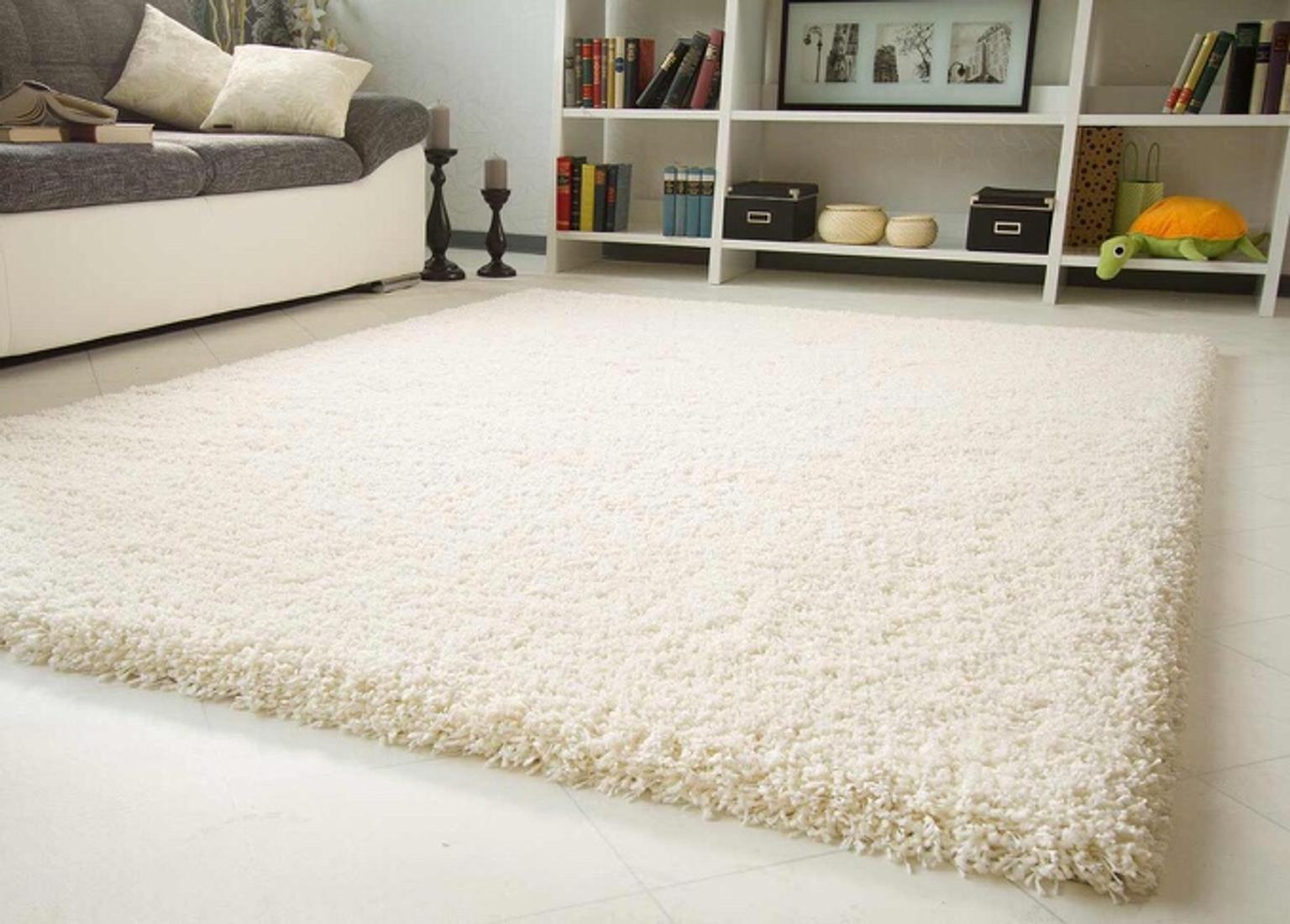 Шелковый ковер в интерьере. Ковер лагуна 5444 beige. Ковер 26524 22133 супер акварель. Ковры в жуковский. Chinggis ковер 70*120.