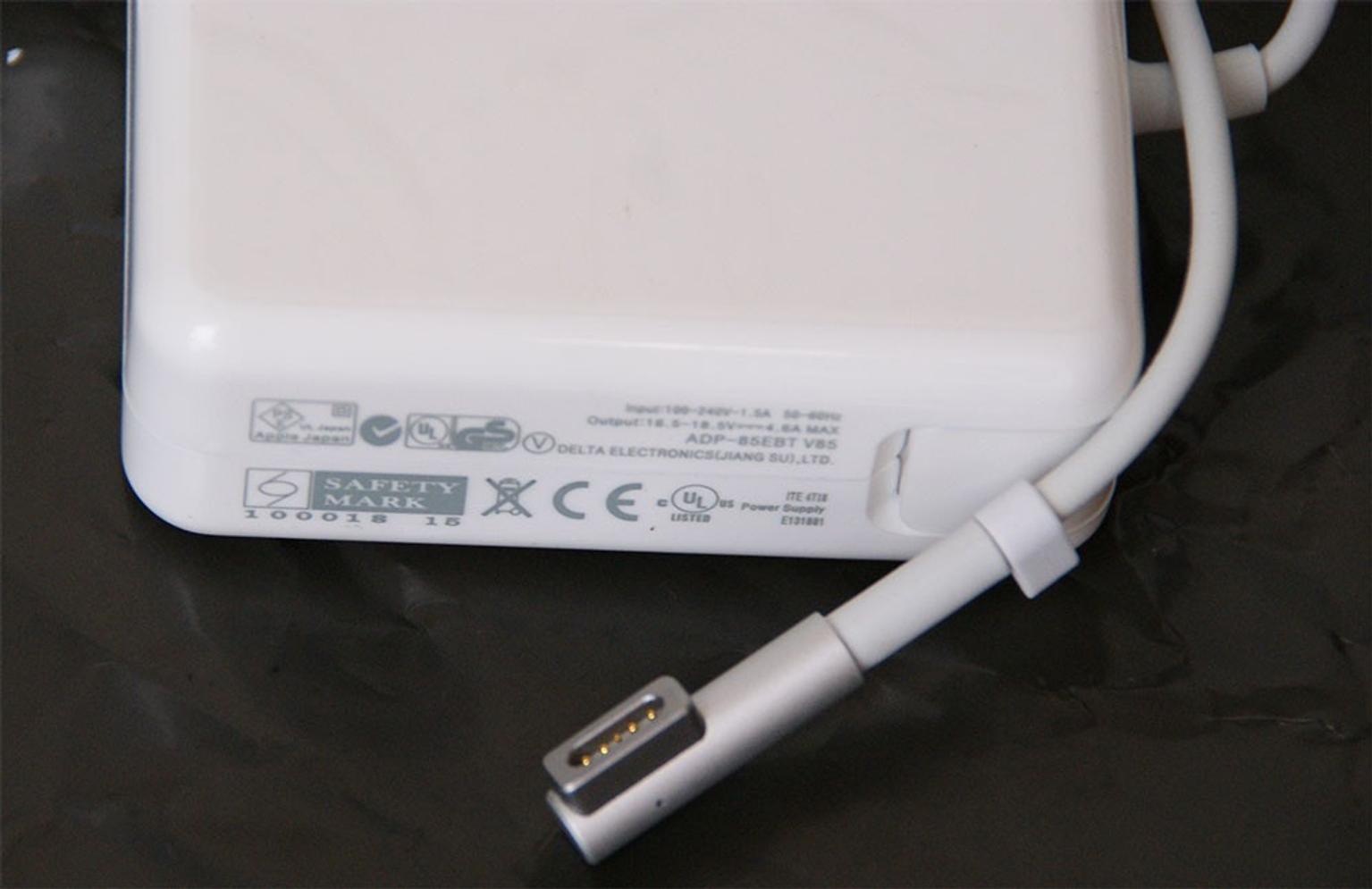 Magsafe 15 pro. Блок питания для Apple 85w MAGSAFE. Блок питания Apple 85w MAGSAFE 1. Блок питания MACBOOK Pro a1278. Блок питания Apple MAGSAFE, 85w цельный.