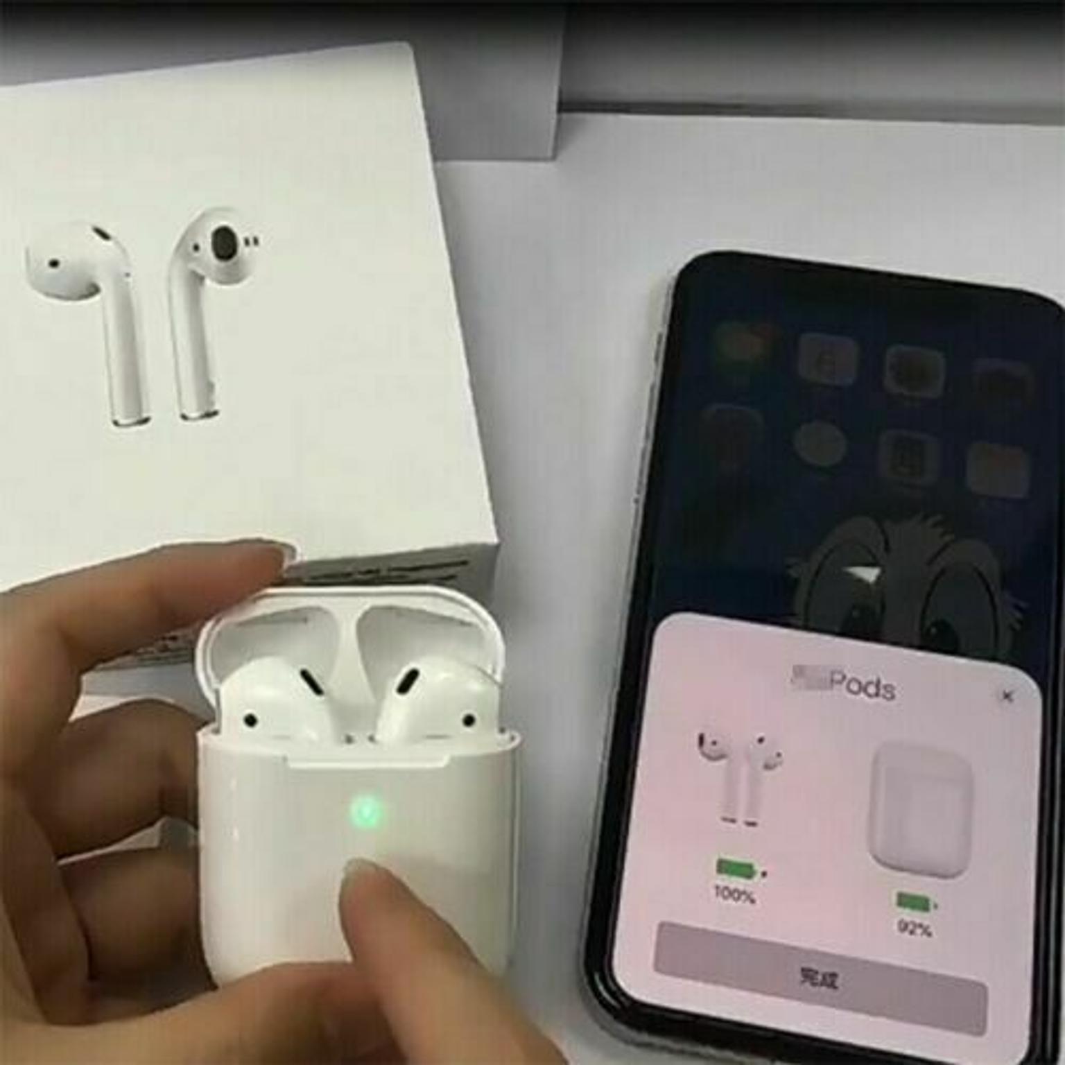 Айфон с наушниками airpods